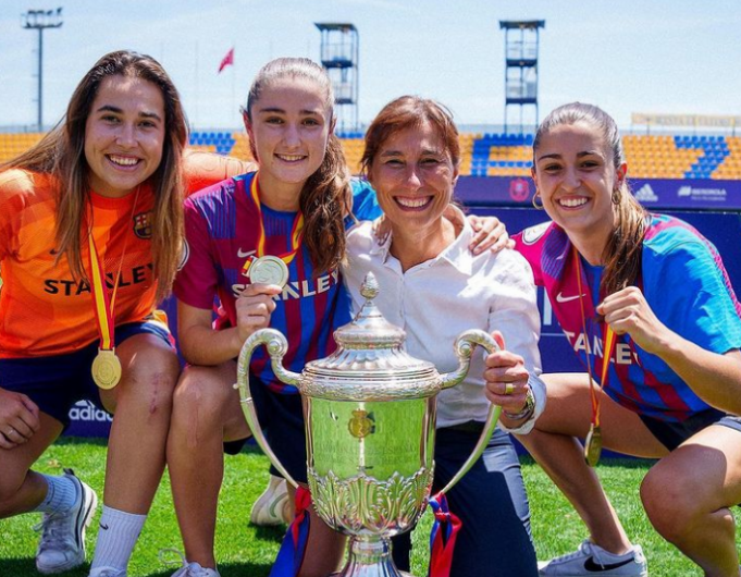 Bruna Vilamala, Jana Fernández y Cata Coll del Barcelona Femenino celebrando título
